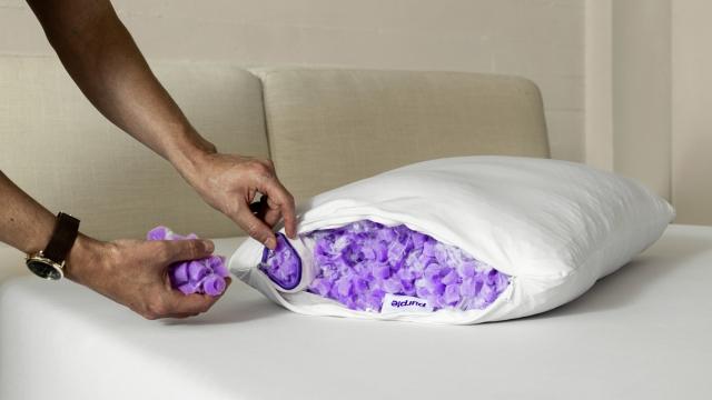Freeform pillow filling neck chamber